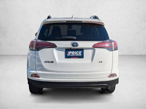 Used 2018 Toyota RAV4 LE image 7