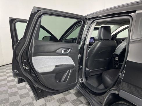 Used 2022 Jeep Compass Latitude FWD image 34
