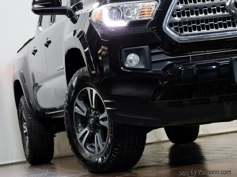Used 2016 Toyota Tacoma TRD Sport AWD/4WD image 4