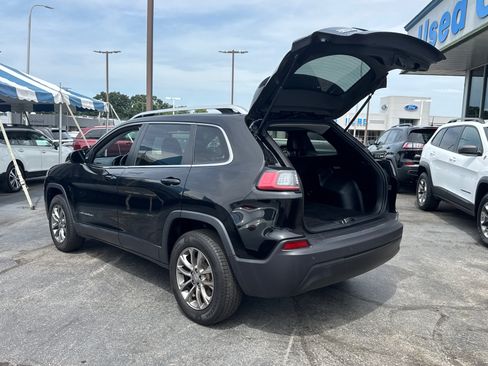 Used 2020 Jeep Cherokee Latitude Plus w/ Cold Weather Group AWD/4WD image 17