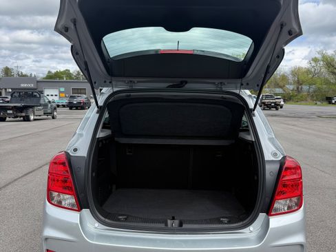 Used 2018 Chevrolet Trax LS AWD/4WD image 18