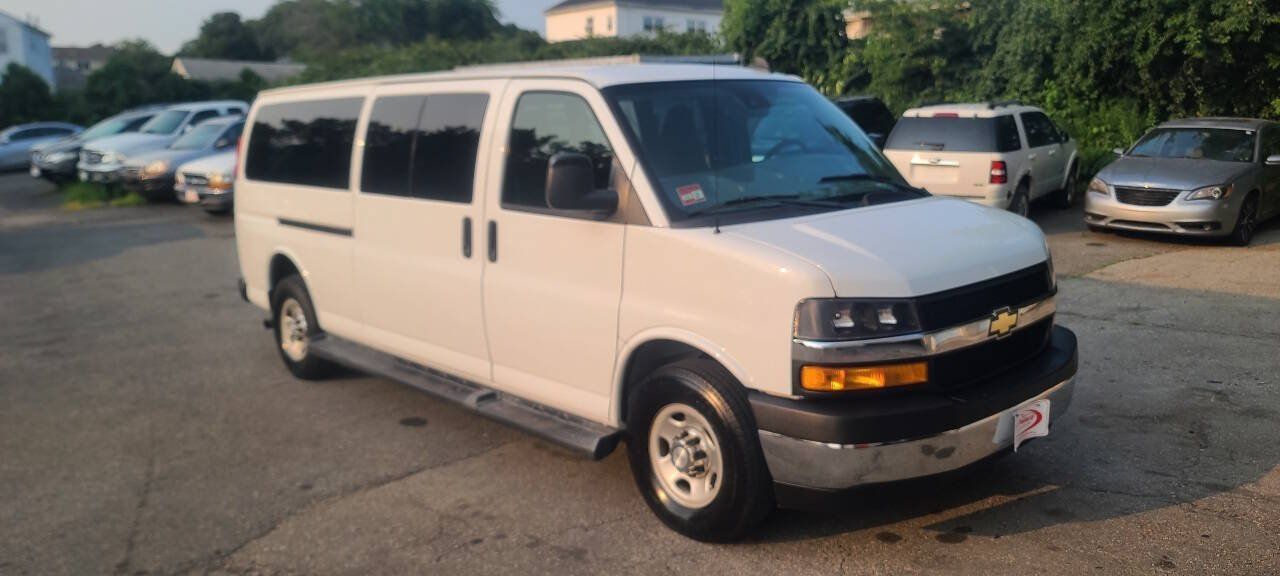 Used 2019 Chevrolet Express 3500 LT w/ LT Preferred Equipment Group RWD image 10