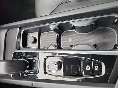 Certified 2025 Volvo XC60 T8 Core AWD/4WD image 22