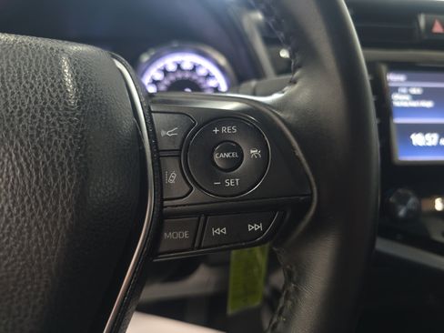 Used 2020 Toyota Camry SE FWD image 16