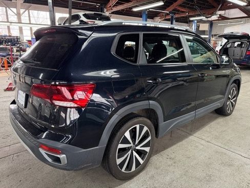 Used 2022 Volkswagen Taos SE image 4