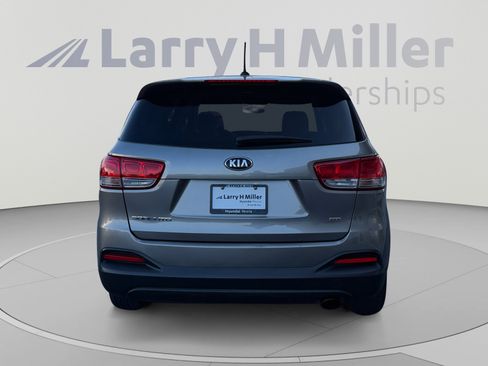 Used 2017 Kia Sorento L FWD image 4