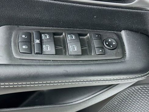 Certified 2025 Chrysler Pacifica Select image 26