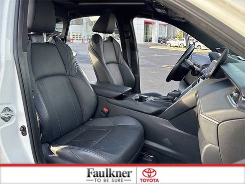 Used 2023 Toyota Venza Limited image 17