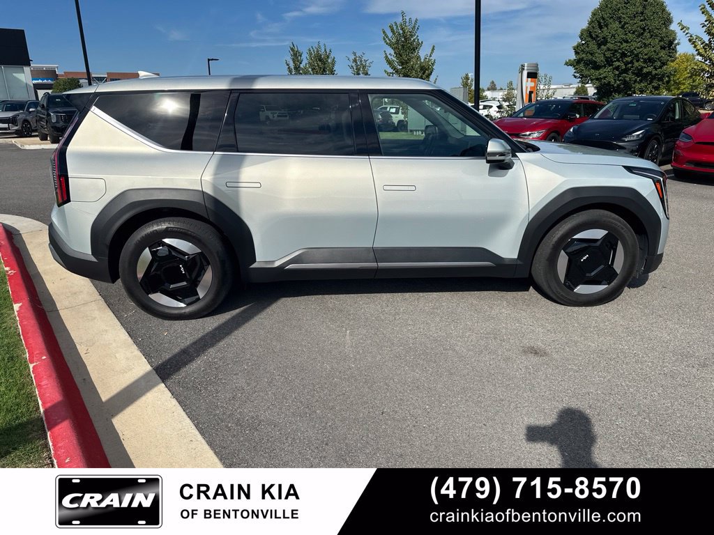 Certified 2024 Kia EV9 Light Long Range RWD image 6