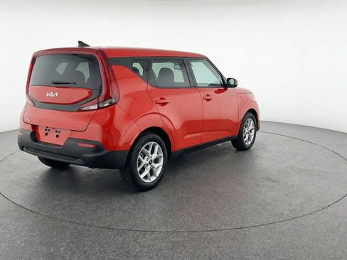 Used 2025 Kia Soul LX w/ LX Technology Package FWD image 9
