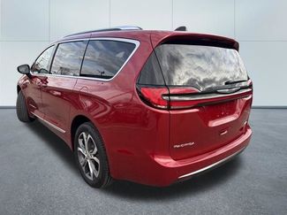Used 2025 Chrysler Pacifica Pinnacle video 2