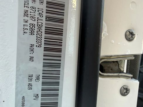 Used 2017 Jeep Cherokee Latitude image 32