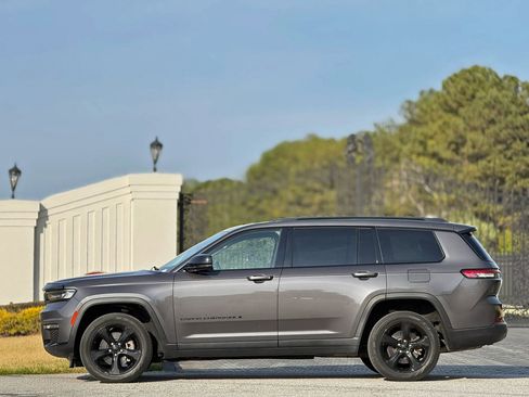 Used 2022 Jeep Grand Cherokee L Limited w/ Black Appearance Package image 7