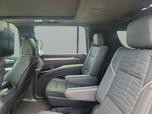 Used 2025 Cadillac Escalade ESV Sport Platinum AWD/4WD image 10