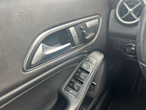 Used 2014 Mercedes-Benz CLA 250 image 31
