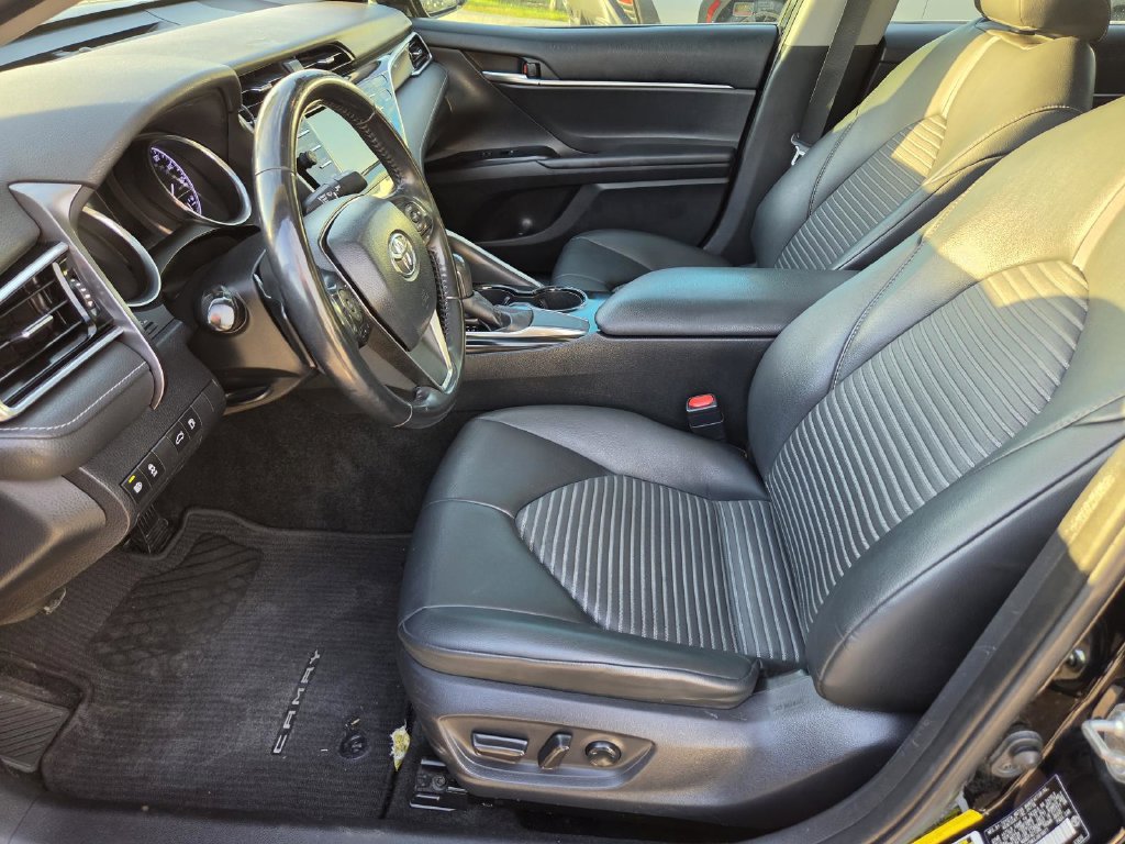 Used 2018 Toyota Camry SE w/ Moonroof Package FWD image 17