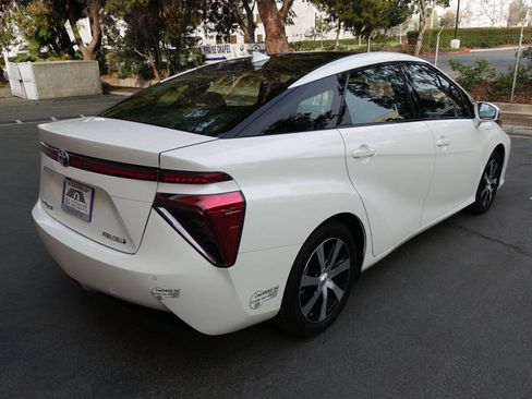 Used 2017 Toyota Mirai FWD image 17