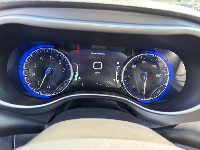 New 2027 Chrysler Pacifica Select AWD/4WD image 20