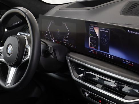 Certified 2025 BMW X7 xDrive40i w/ Executive Package image 23