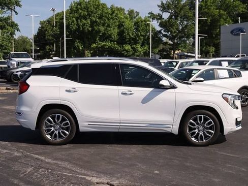 Used 2024 GMC Terrain Denali w/ Denali Premium Package AWD/4WD image 5