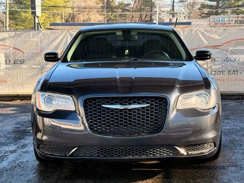 Used 2019 Chrysler 300 Touring w/ Sport Appearance Package image 5