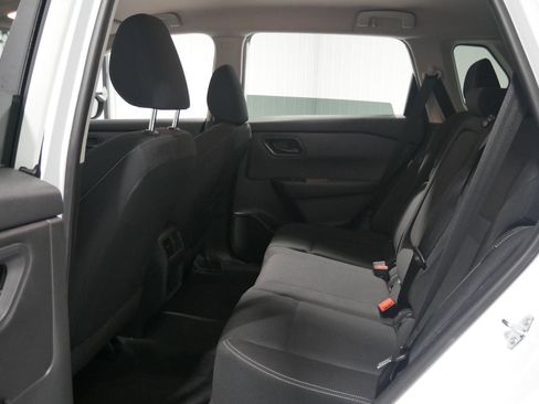 Used 2025 Nissan Rogue S image 12