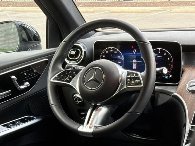 Used 2026 Mercedes-Benz GLC 300 4MATIC image 19