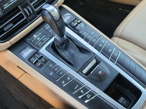 Used 2020 Porsche Macan AWD/4WD image 25