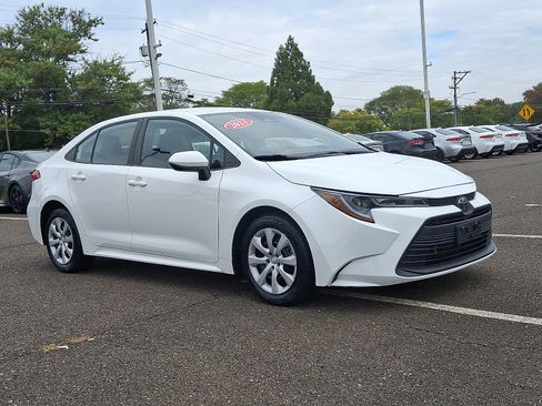 Certified 2023 Toyota Corolla LE image 1