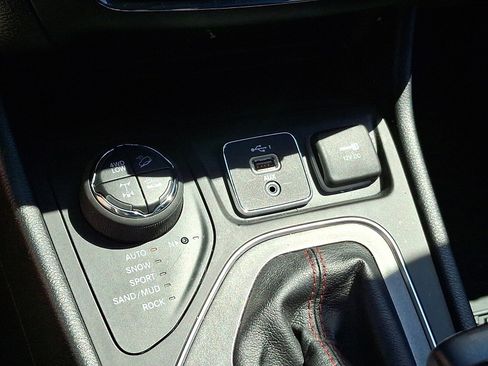 Used 2020 Jeep Cherokee Trailhawk w/ Cold Weather Group AWD/4WD image 26