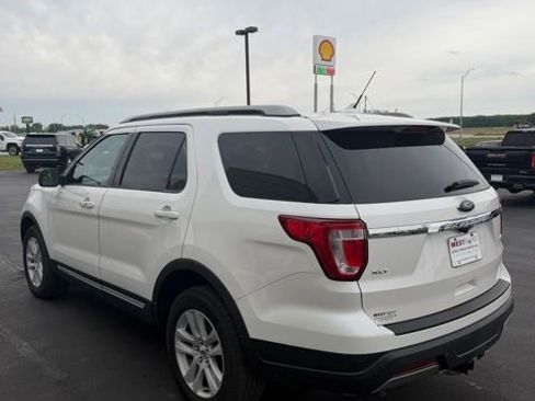 Used 2019 Ford Explorer XLT w/ Equipment Group 202A AWD/4WD image 6
