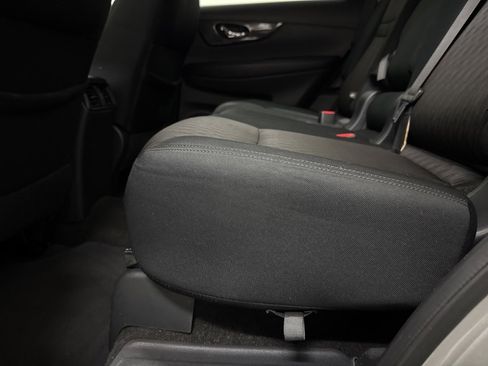 Used 2017 Nissan Rogue SV w/ SV Family Package image 50