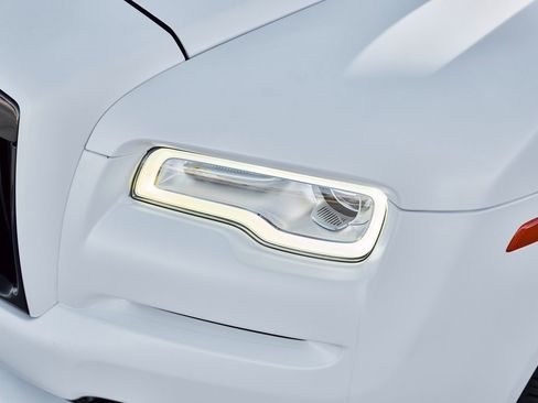 Used 2019 Rolls-Royce Wraith image 16