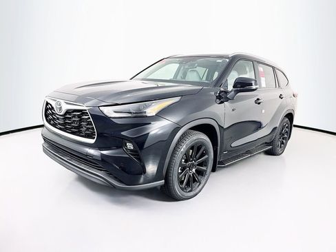 New 2026 Toyota Highlander XLE image 3