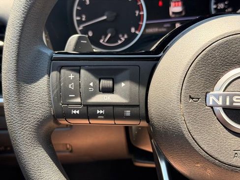 Used 2023 Nissan Rogue SV image 25