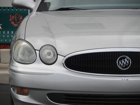 Used 2006 Buick LaCrosse CXL w/ Driver Confidence Package FWD image 10