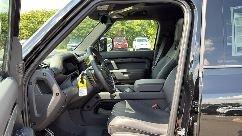 New 2026 Land Rover Defender 110 OCTA AWD/4WD image 9