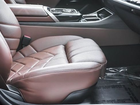 Used 2024 BMW 740i xDrive AWD/4WD image 24