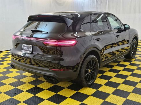 Used 2019 Porsche Cayenne Base image 3