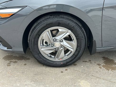 New 2026 Hyundai Elantra SE FWD image 3