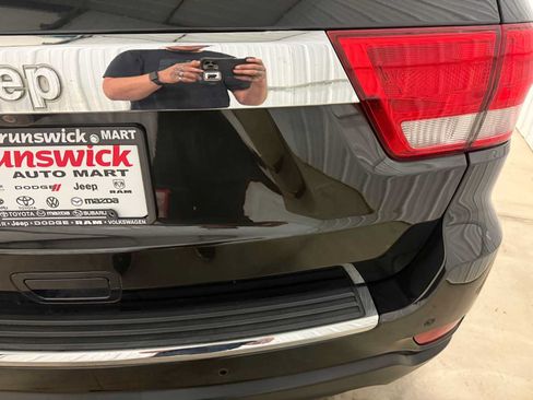 Used 2013 Jeep Grand Cherokee Overland AWD/4WD image 18