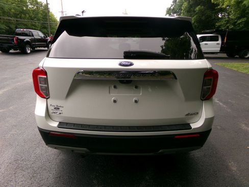 Used 2023 Ford Explorer XLT w/ Equipment Group 202A AWD/4WD image 8