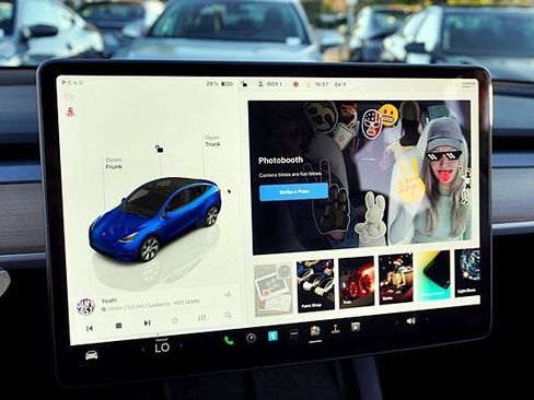 Used 2023 Tesla Model Y Long Range image 33