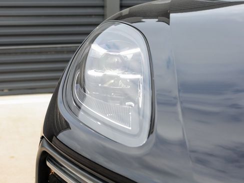 Certified 2024 Porsche Macan image 13