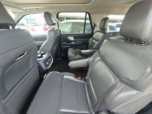 Used 2025 Ford Expedition Active AWD/4WD image 9
