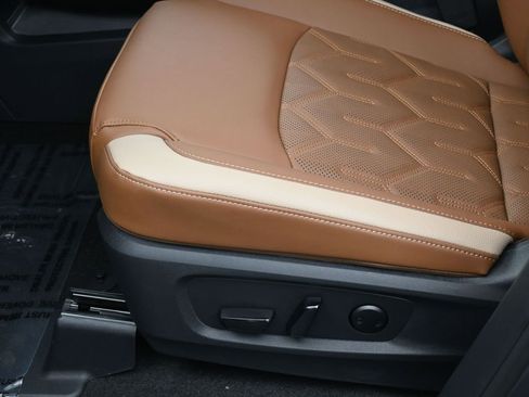 New 2026 Nissan Pathfinder Platinum image 18