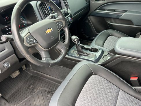Used 2022 Chevrolet Colorado Z71 w/ Z71 Midnight Edition image 9