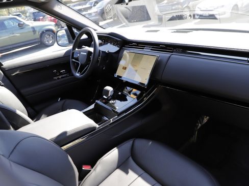 New 2026 Land Rover Range Rover Sport Dynamic SE AWD/4WD image 13