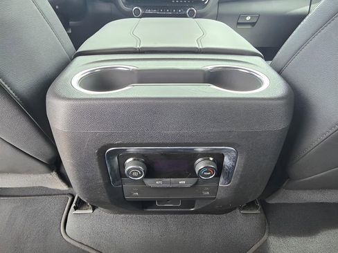 Used 2025 Chevrolet Suburban Z71 AWD/4WD image 11
