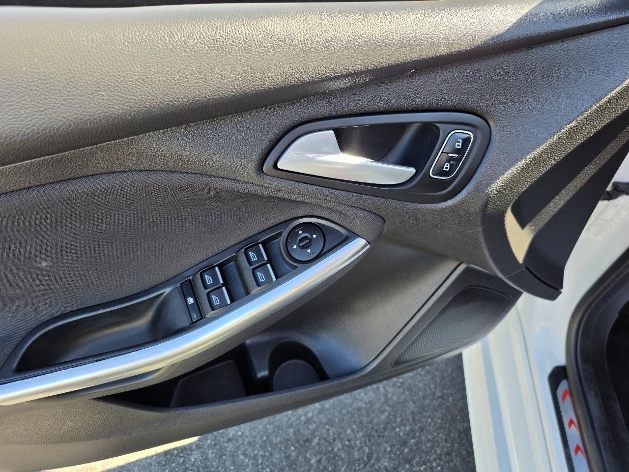 Used 2017 Ford Focus ST FWD image 10